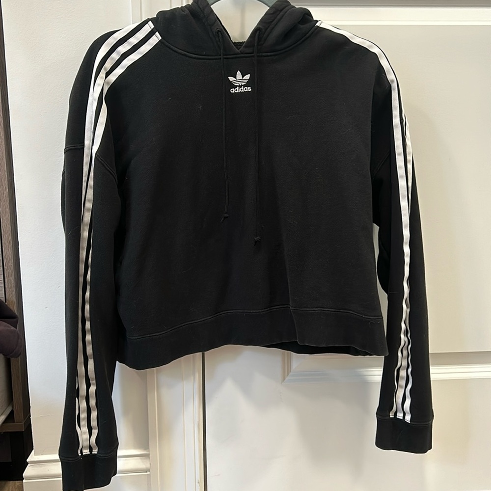Black adidas cropped hoodie 💕